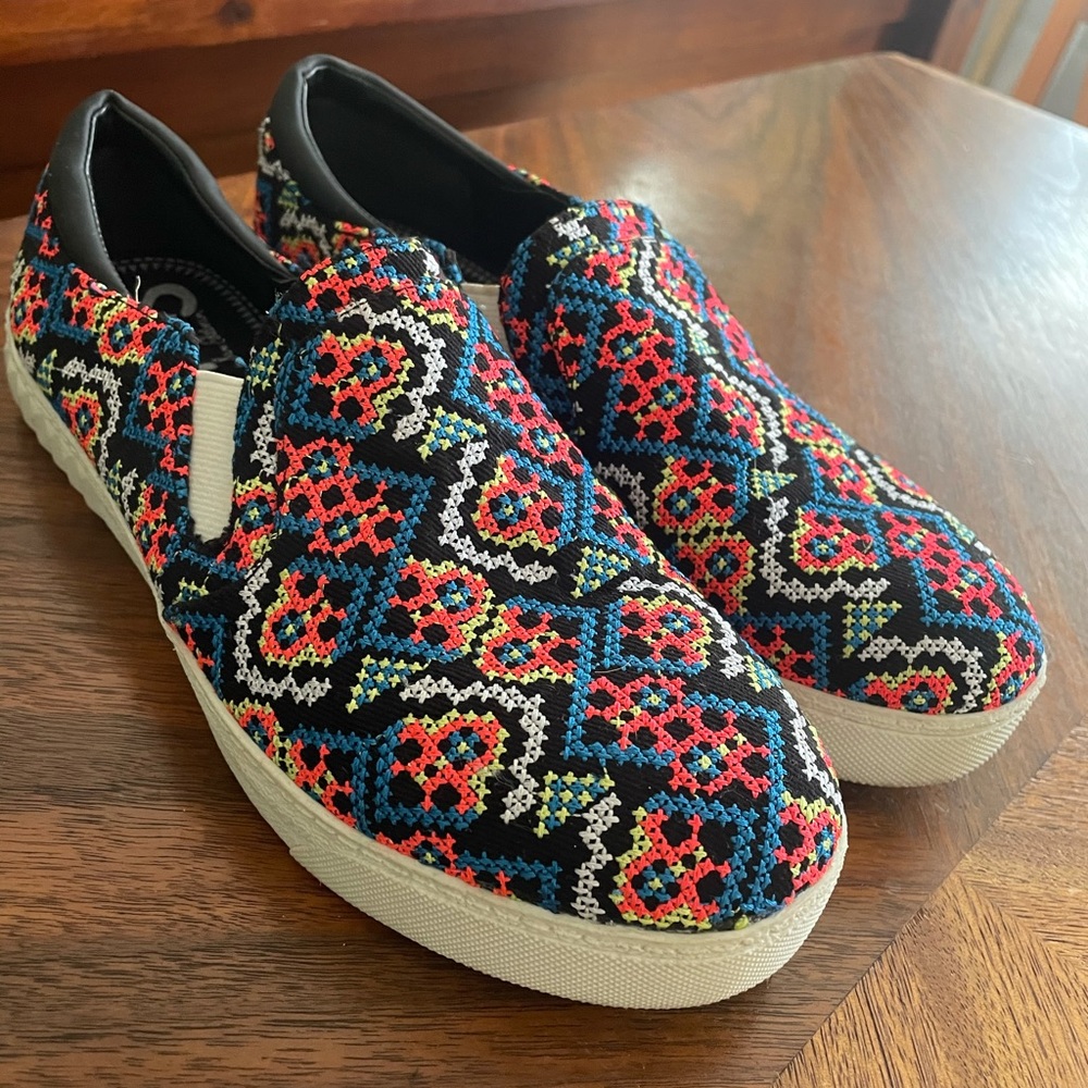 Women’s slip on casual sneaker